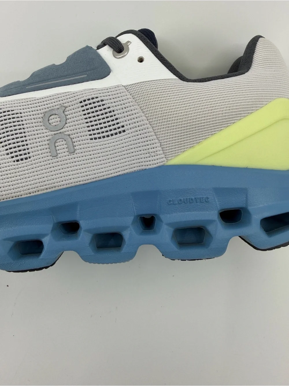 On Running Cloudstratus Color Frost Niagara SZ 13